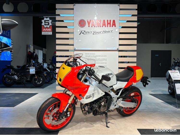YAMAHA XSR 900 GP