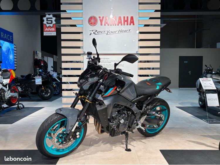Yamaha MT-09 MT09 / ÉDITION DARK JAPAN